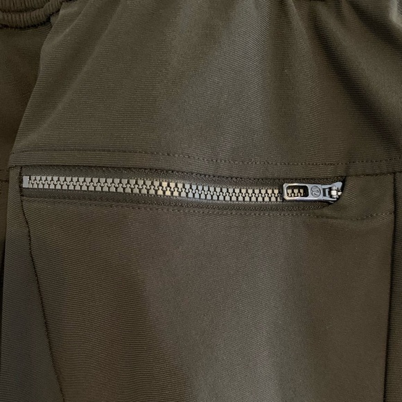 Lululemon Men’s ABC jogger pants in army green size XS EUC - Picture 7 of 8